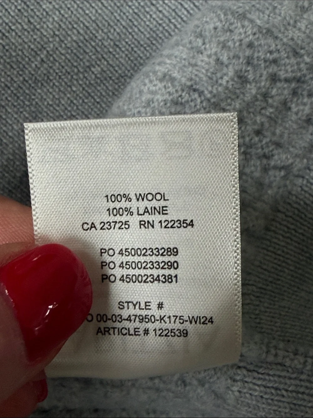 Aritzia 100 percent wool Light Gray Cable Knit Crewneck Sweater size M EUC